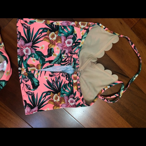 Vanilla/Beach swim suit - Picture 4 of 8